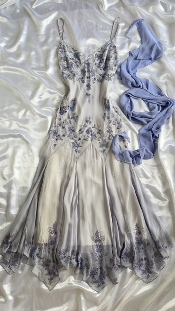 Elegant V Neck Beading Appliques Vintage Long Party Dress, DP2501