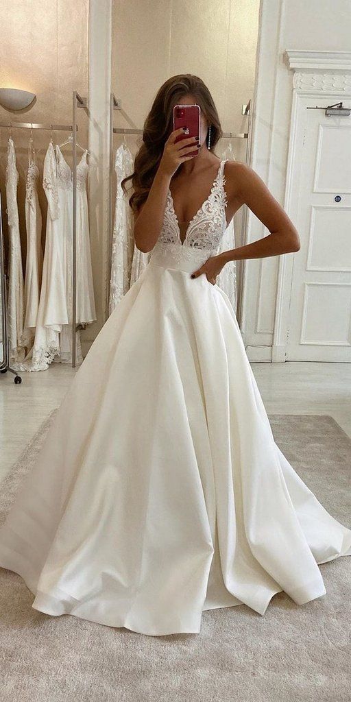 Simple V-back Ivory Wedding Dress,DS4986