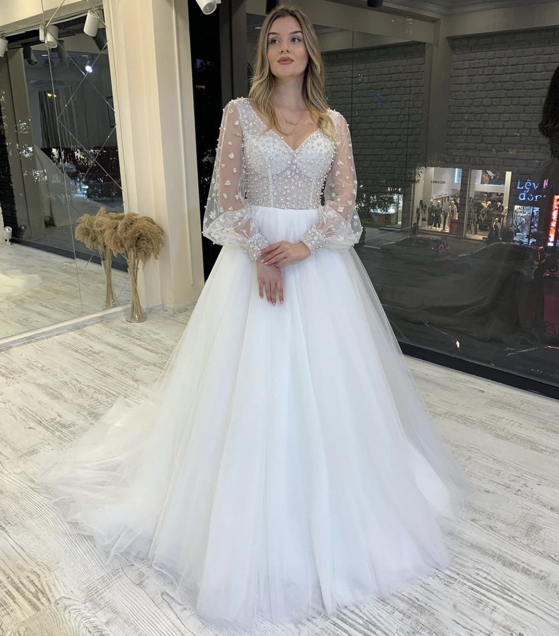 Handmade Beaded Top Wedding Dresses V Neck Long Sleeves Bridal Gowns Lace Up Back A Line Tulle Women Wear for Special Banquet,LW054