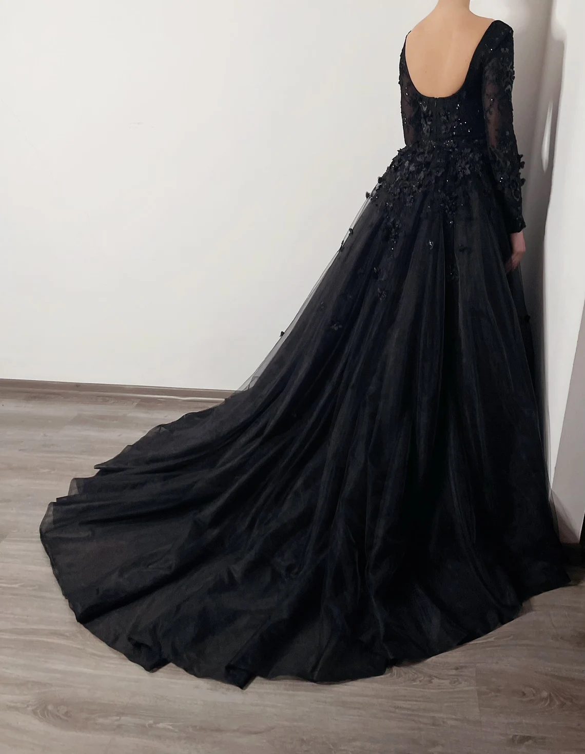 Black Gothic elegant 3D floral beaded wedding dress, open back train tulle gown,DS9580